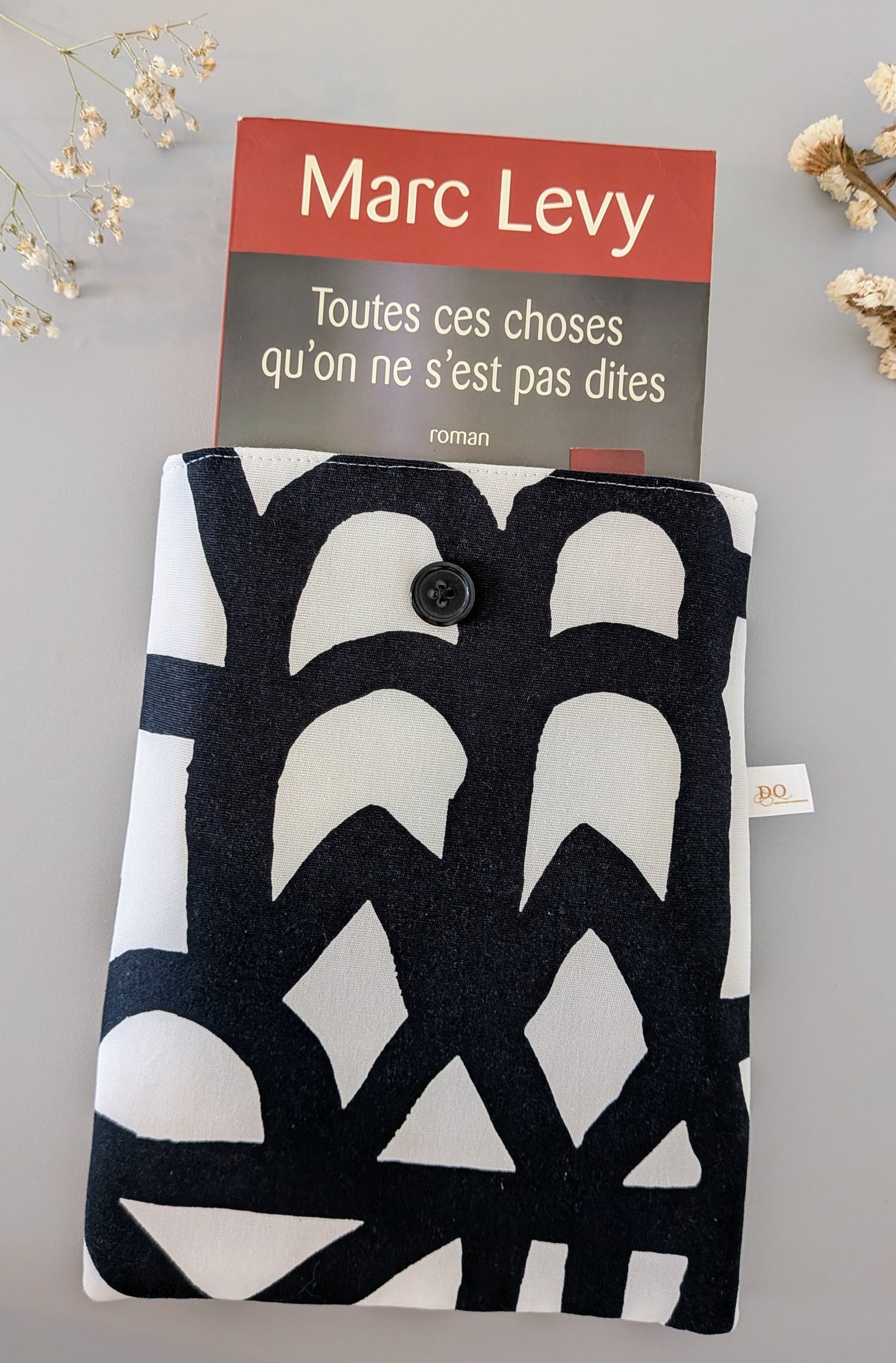 Housse tablette ou protège-livre grand format - modèle Graphique noir et blanc
