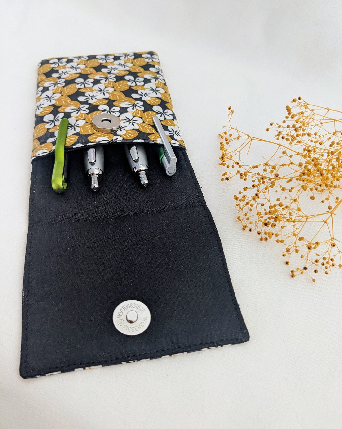 Etui enduit et aimanté pour blouse - Modèle Genêts