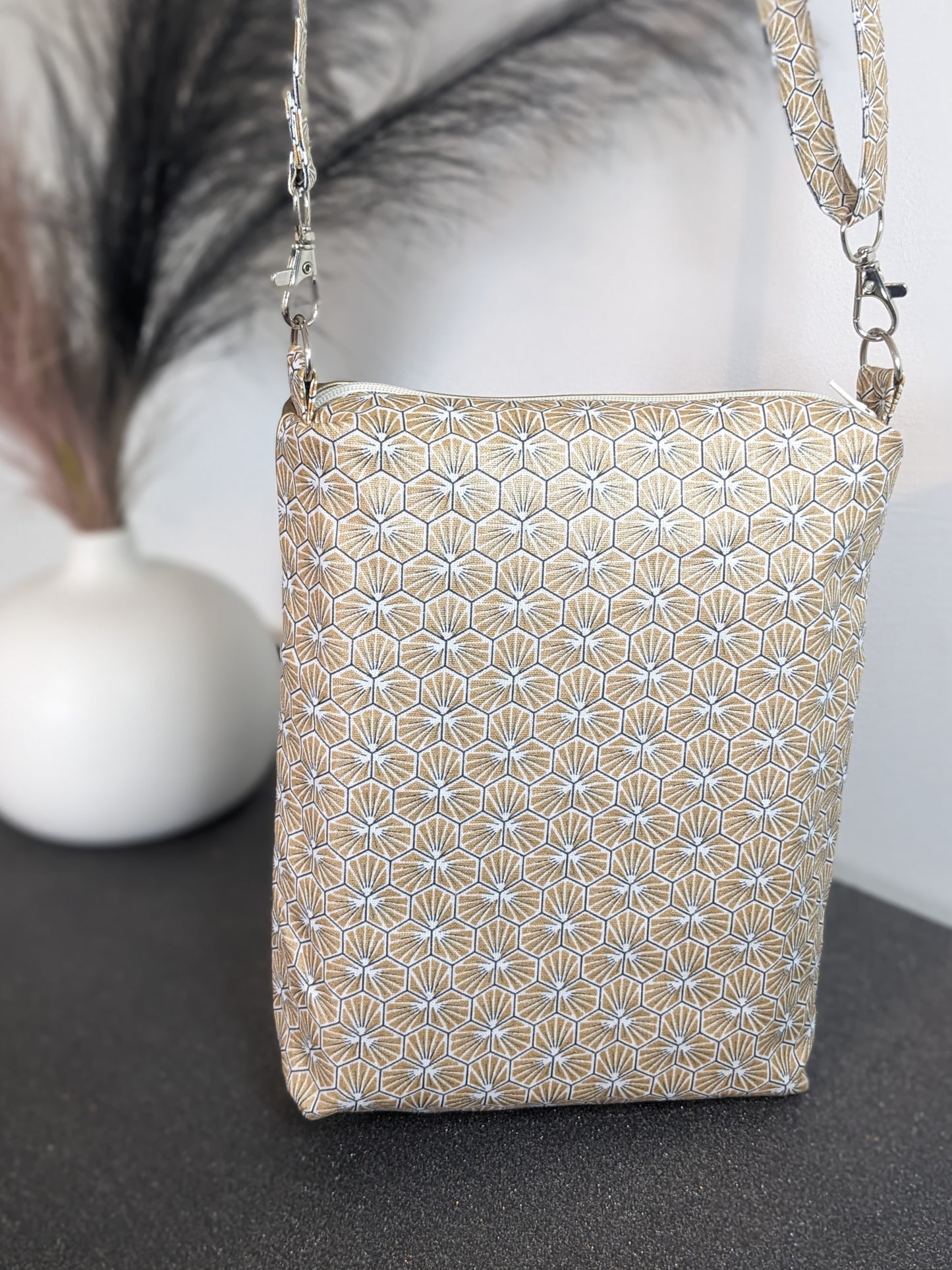SAC ZIP-ZIP petit format aux motifs géométriques dorés