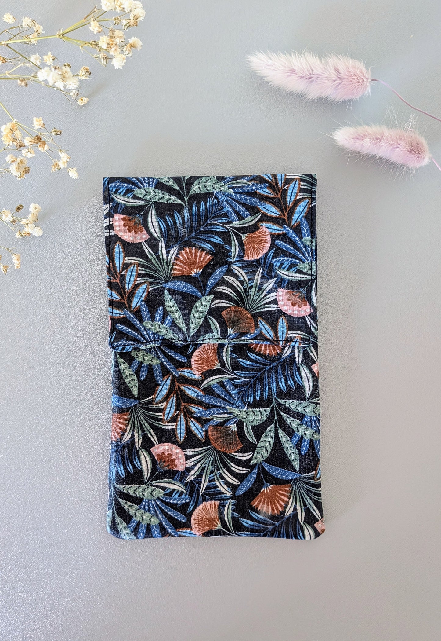 Etui enduit et aimanté pour blouse - Modèle Bleu floral