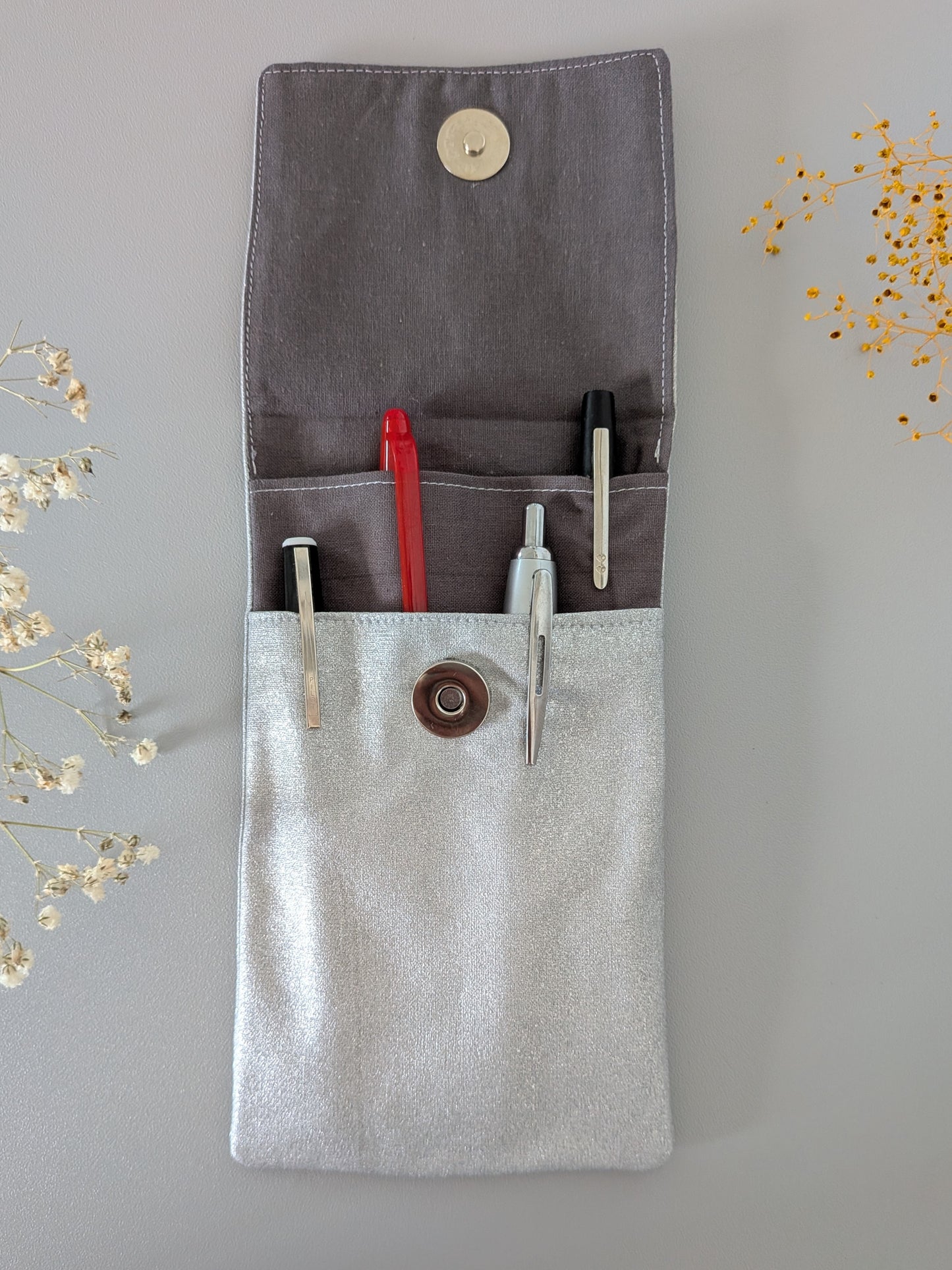 Etui enduit et aimanté pour blouse - Modèle Argenté