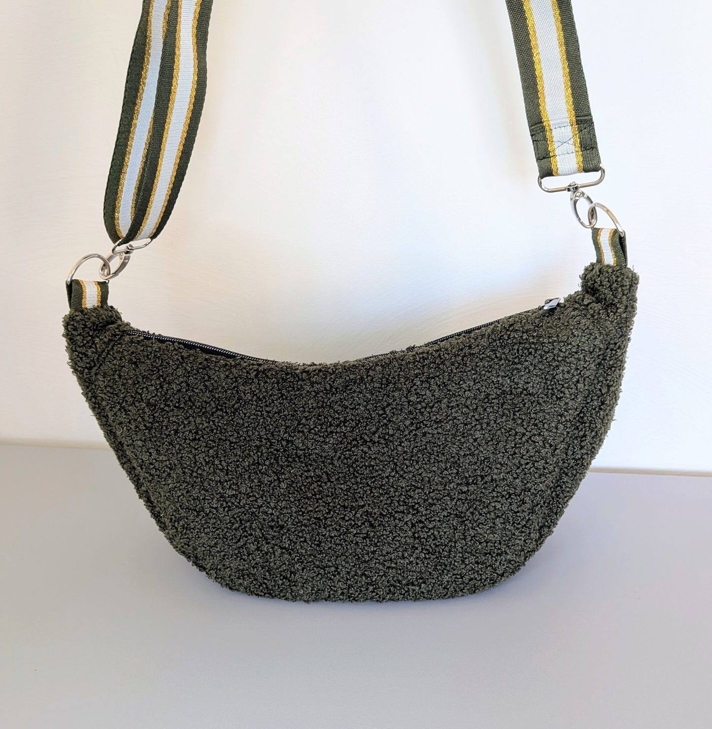 Sac demi-lune en moumoute KAKI - Format large