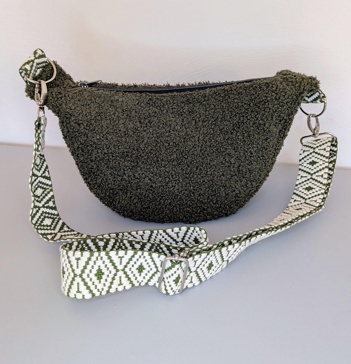 Sac demi-lune en moumoute Kaki - Format compact