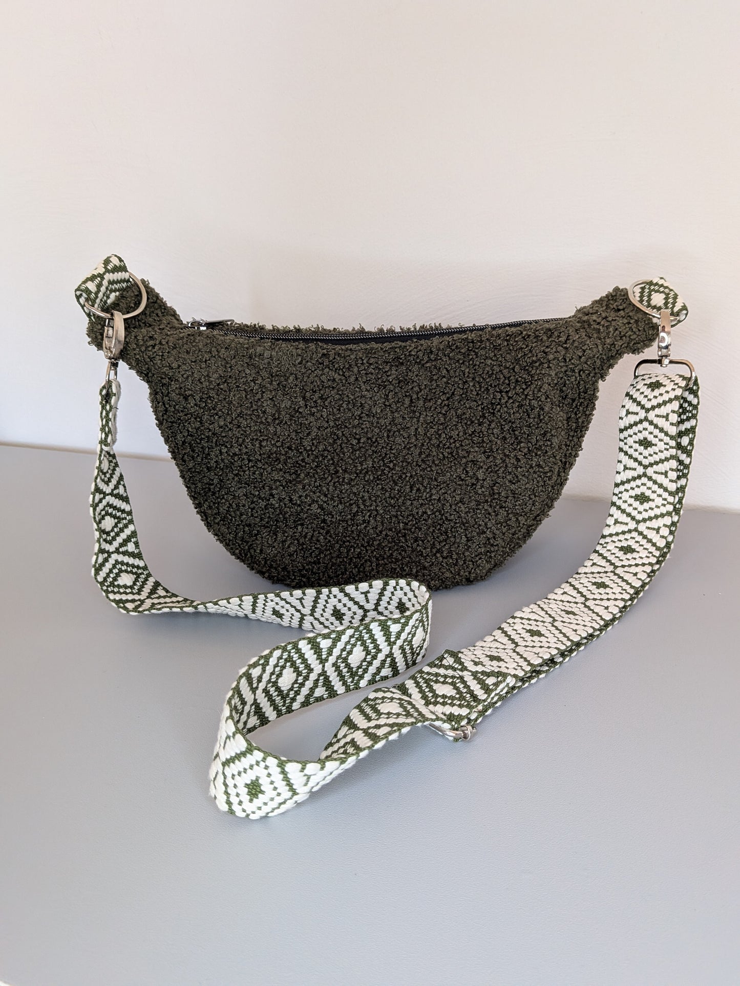 Sac demi-lune en moumoute Kaki - Format compact