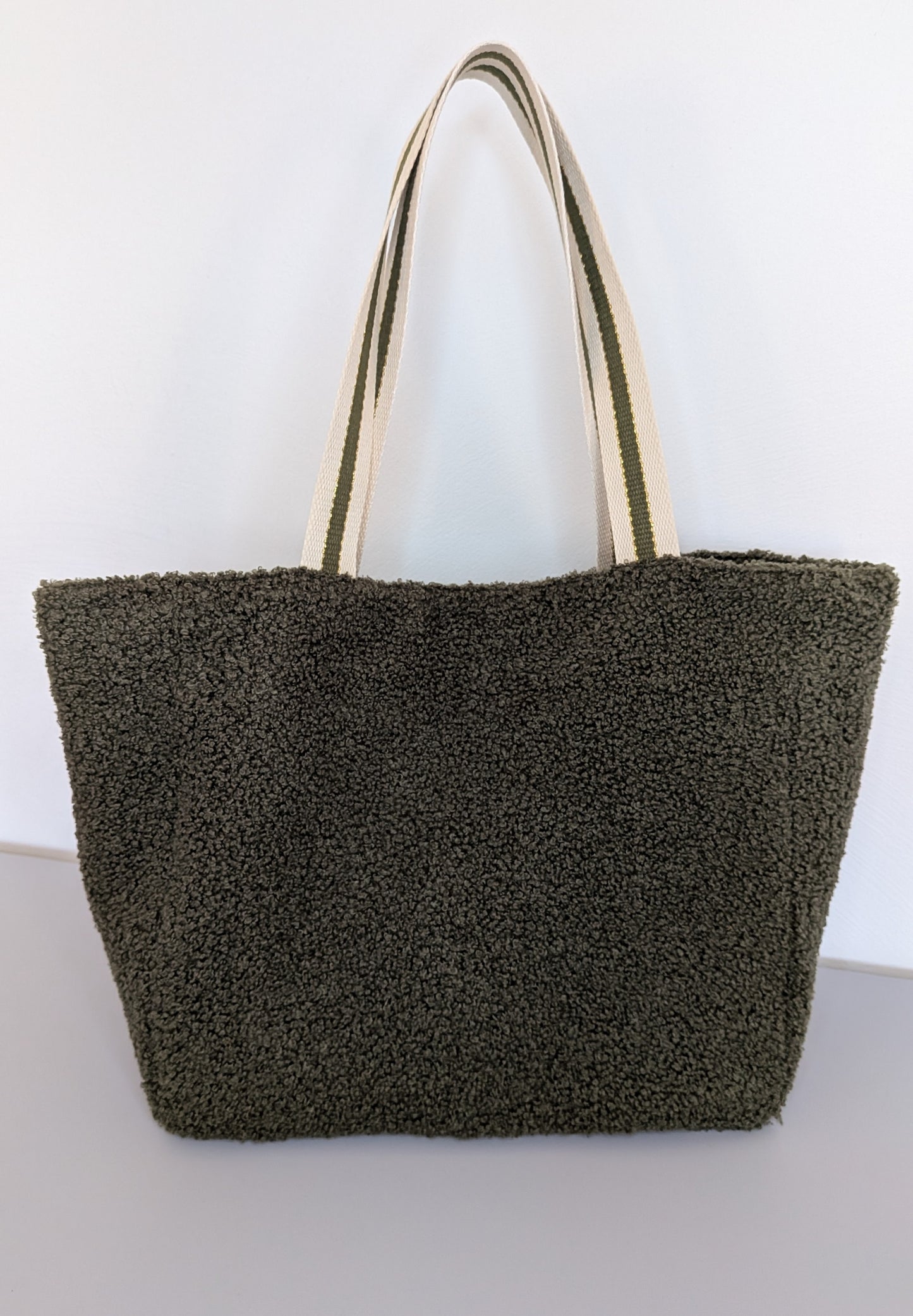 Sac oversize en moumoute kaki - doux, spacieux et 100% fait-main