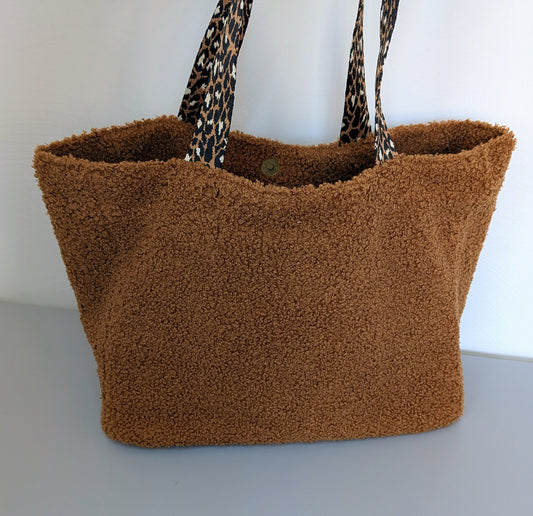 Sac oversize en moumoute marron - doux, spacieux et 100% fait-main (Copie)