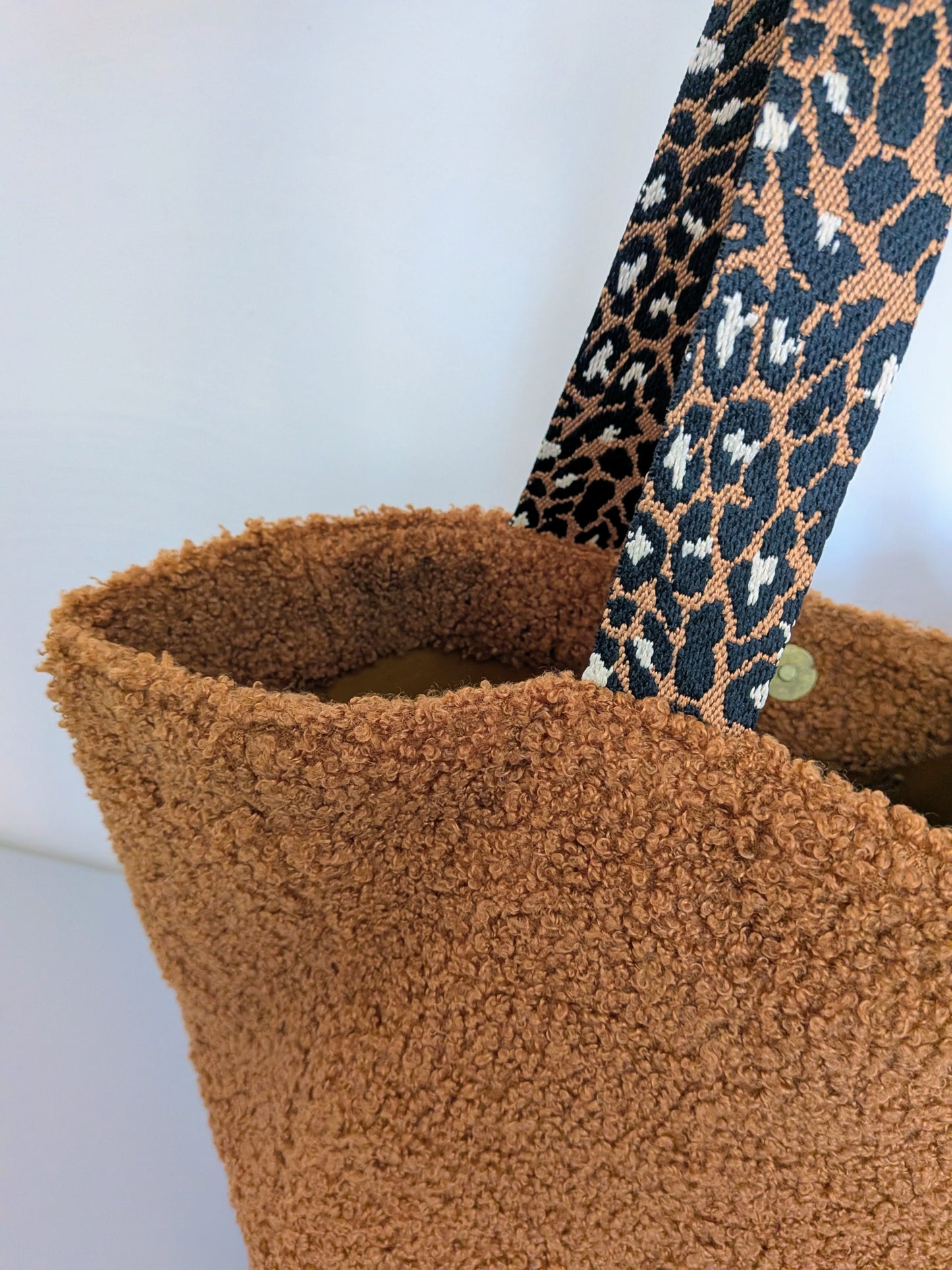 Sac oversize en moumoute marron - doux, spacieux et 100% fait-main (Copie)