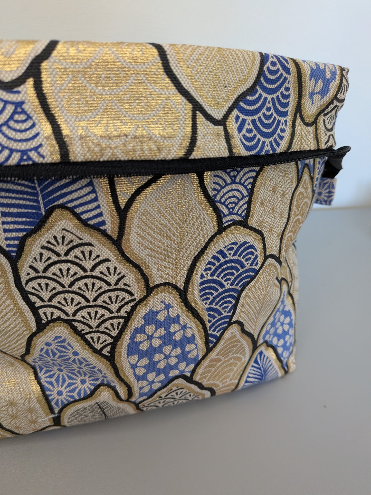 Trousse de toilette grand format – bleu/doré floral - pratique, spacieuse et artisanale