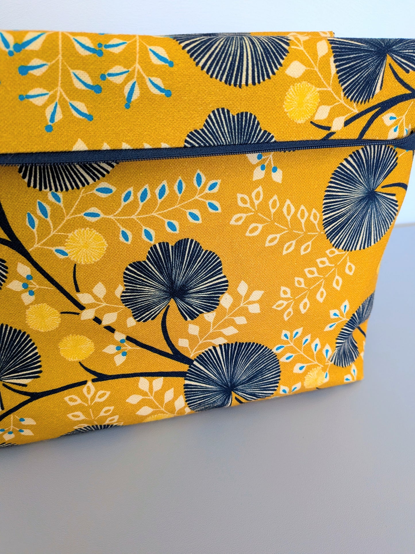 Trousse de toilette grand format – Jaune floral - pratique, spacieuse et artisanale