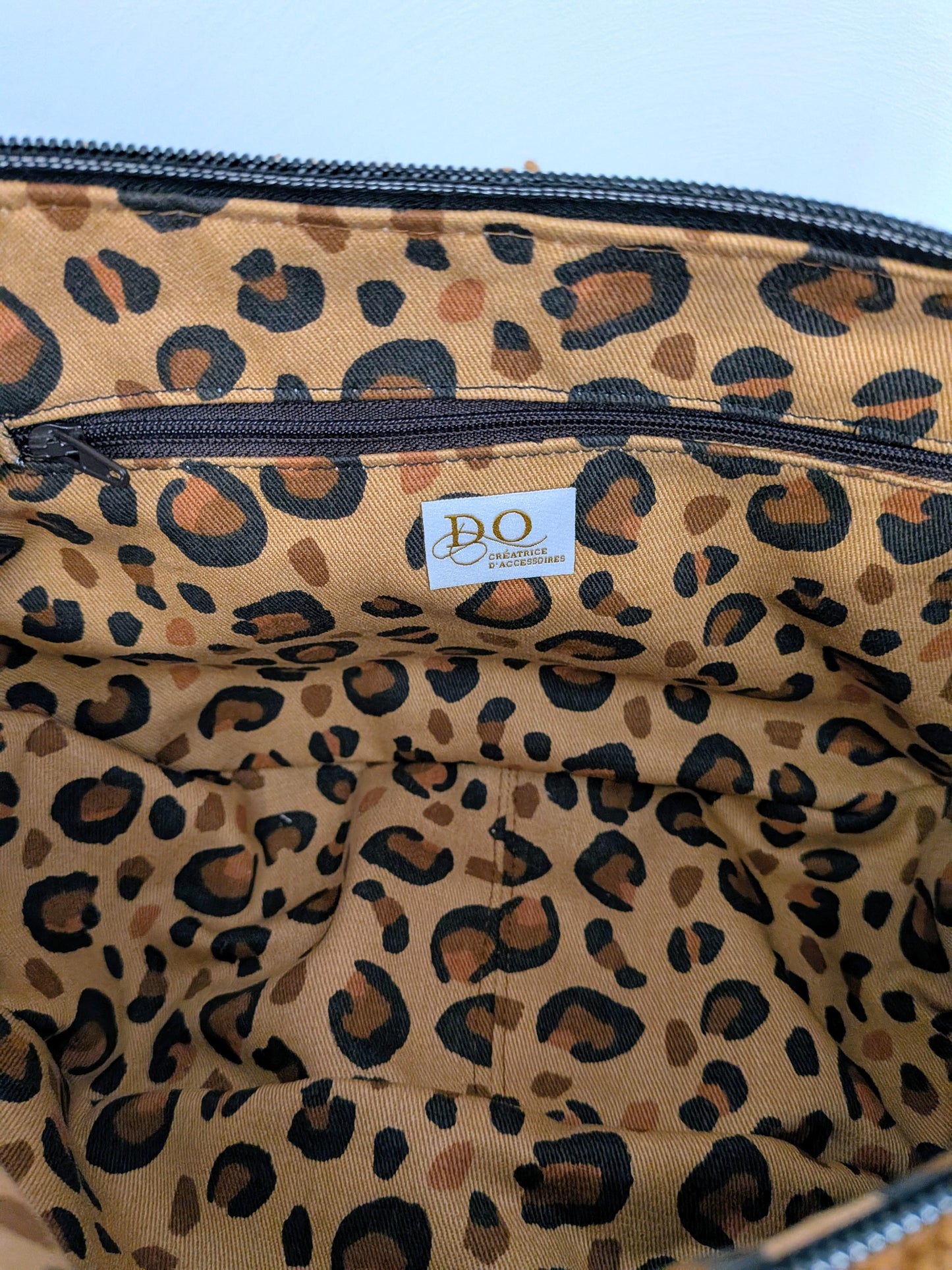 Sac demi-lune en moumoute marron - Format large